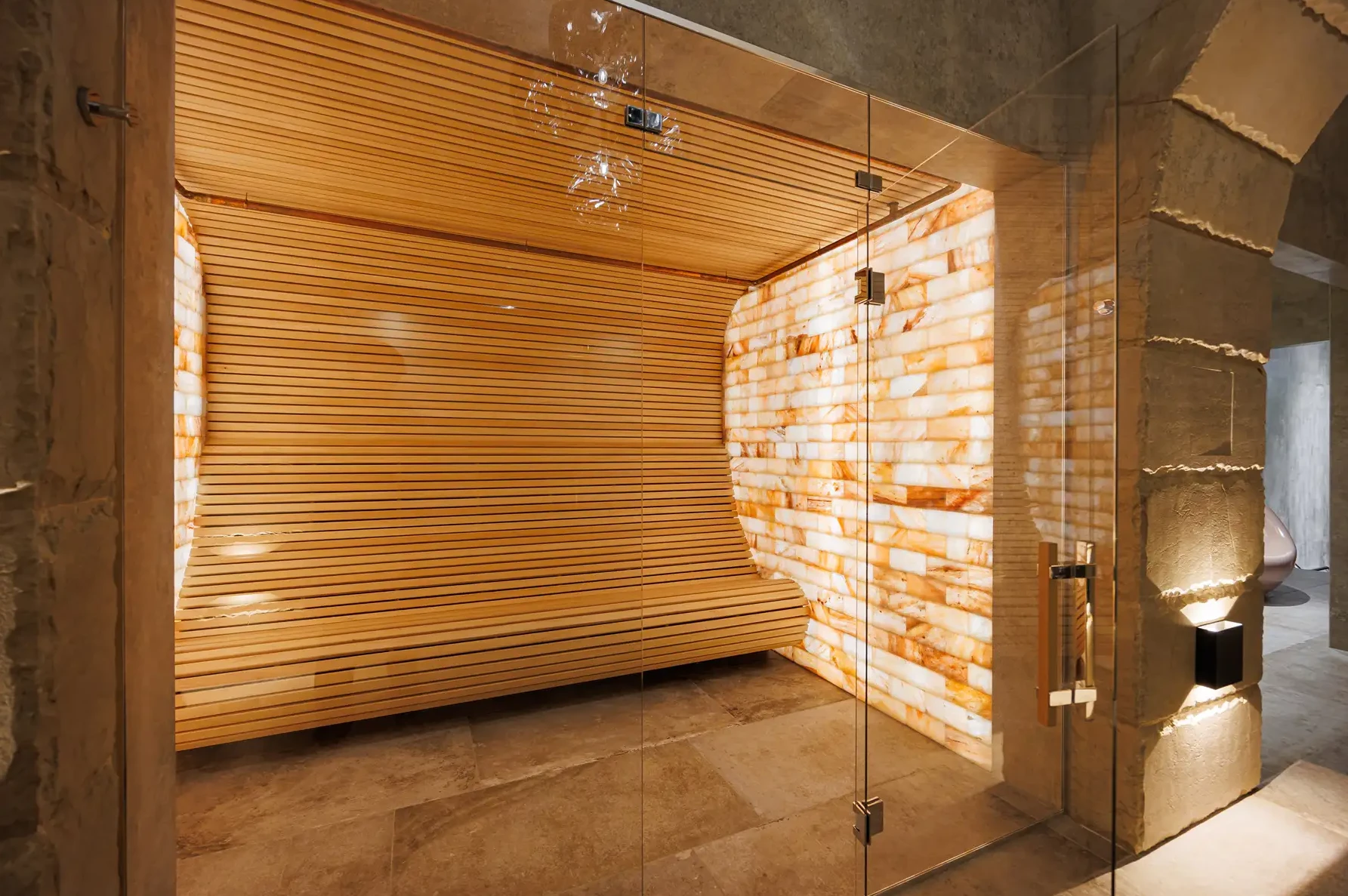 Баня с гималайской солью